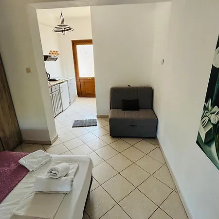 Litsa Пефкари